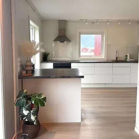 Modern Ocean Escape, Lofoten