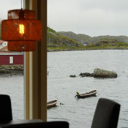 Modern Ocean Escape, Lofoten